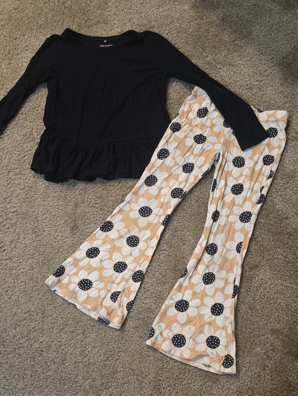 Posh Peanut Black Ruffle Top with Cream and Black Floral Flare Leggings Size 5/6